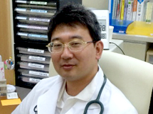 写真：院長　鈴木功一